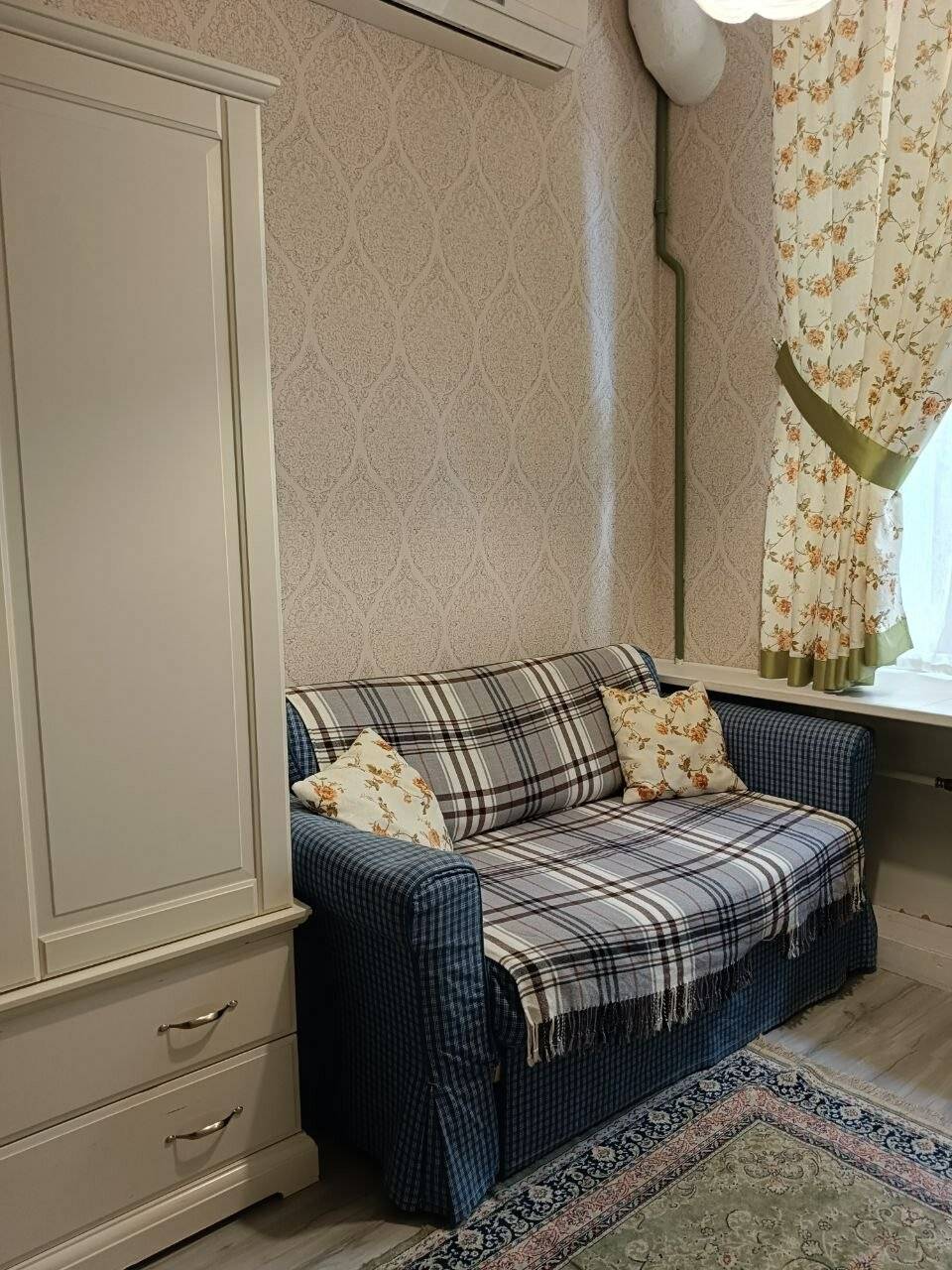 Четырехместный номер эконом-класса с общей ванной комнатой